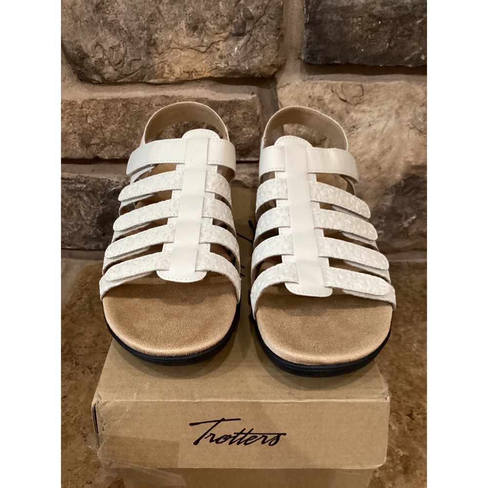 Trotters Tiki Tool Ivory White Floral Embossed Strappy Sandals 9M T2423-112 New - Picture 5 of 7